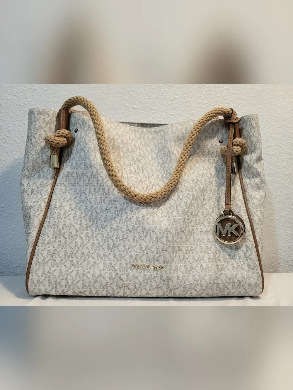 FLASH SALE Michael Kors Isla Large Grab Tote Bag - Picture 1 of 7
